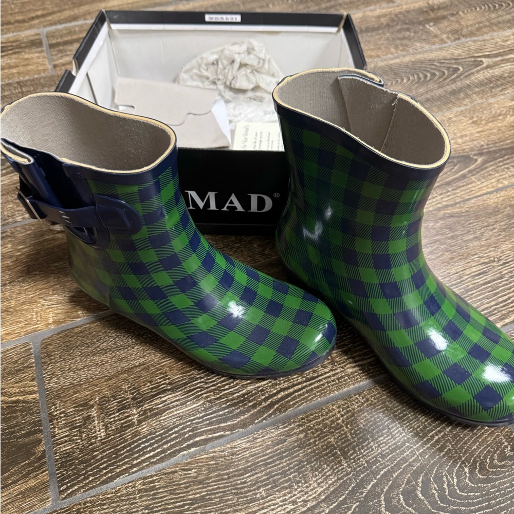 Nomad Droplet Rain Boot in Navy and Green Gingham